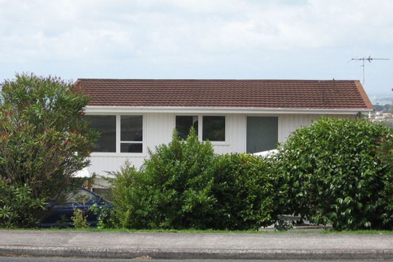 Photo of property in 7 Castor Bay Road, Castor Bay, Auckland, 0620