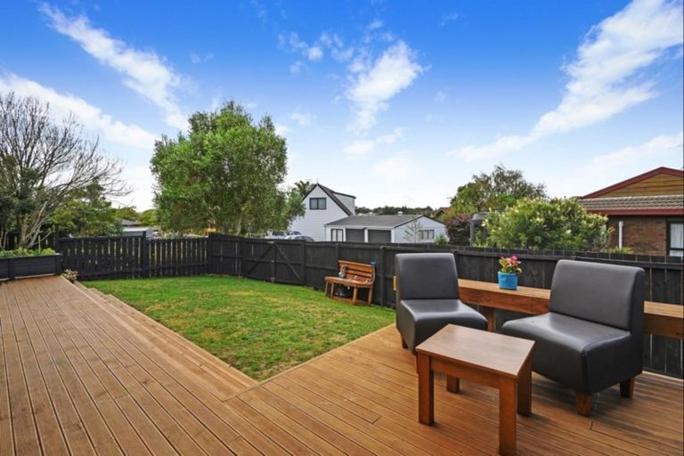 Photo of property in 21 Riverside Drive, Waiuku, 2123