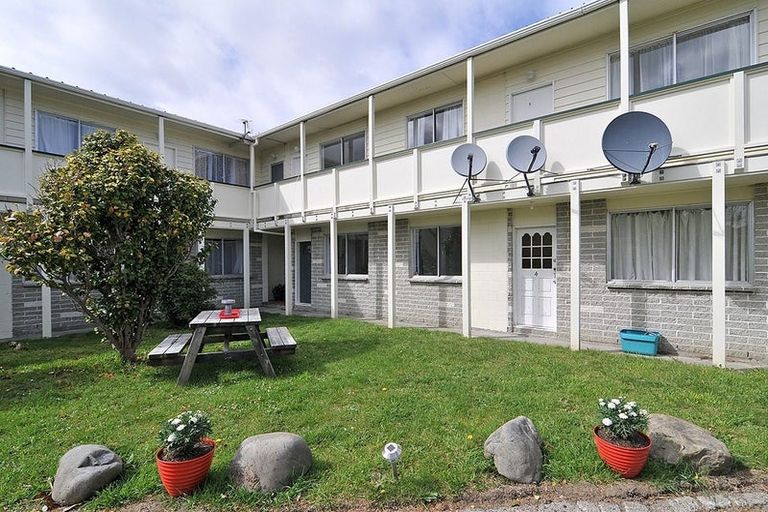 Photo of property in 3/19 Pirie Crescent, Moera, Lower Hutt, 5010