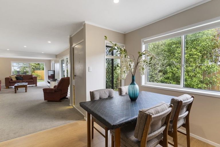 Photo of property in 69b Hattaway Avenue, Bucklands Beach, Auckland, 2012