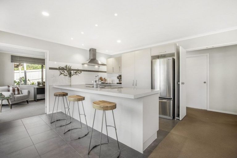 Photo of property in 12 Fendalton Place, Hatfields Beach, Orewa, 0931