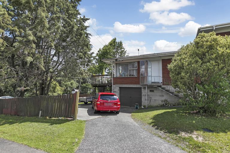 Photo of property in 1/75 Sabulite Road, Kelston, Auckland, 0602