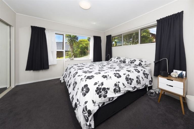 Photo of property in 1/17 Tiri View Place, Waiake, Auckland, 0630
