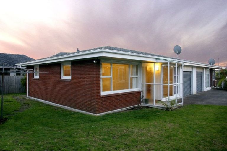 Photo of property in 2/55 Orams Road, Hillpark, Auckland, 2102