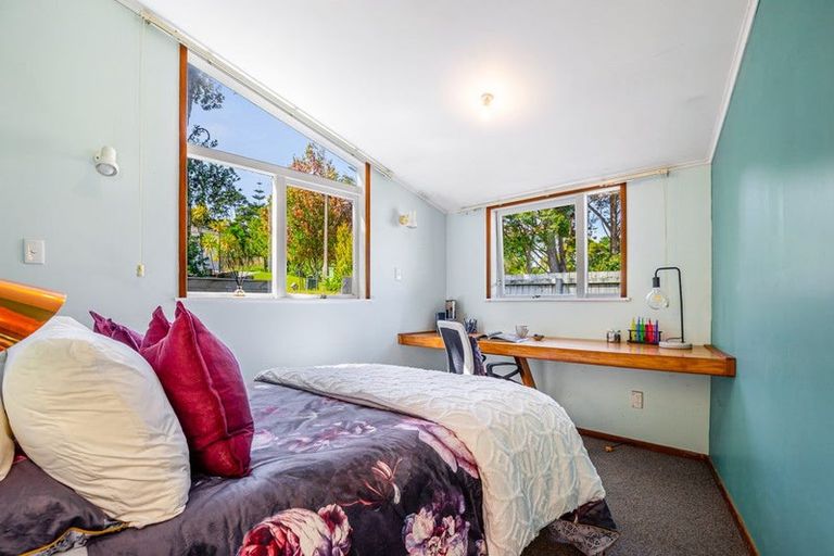 Photo of property in 57 Rimutaka Place, Titirangi, Auckland, 0604