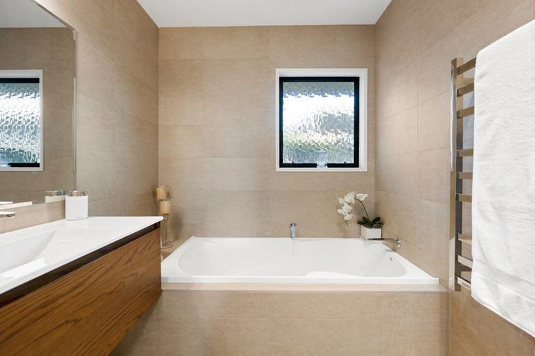 Photo of property in 25 Dallinger Street, St Andrews, Hamilton, 3200