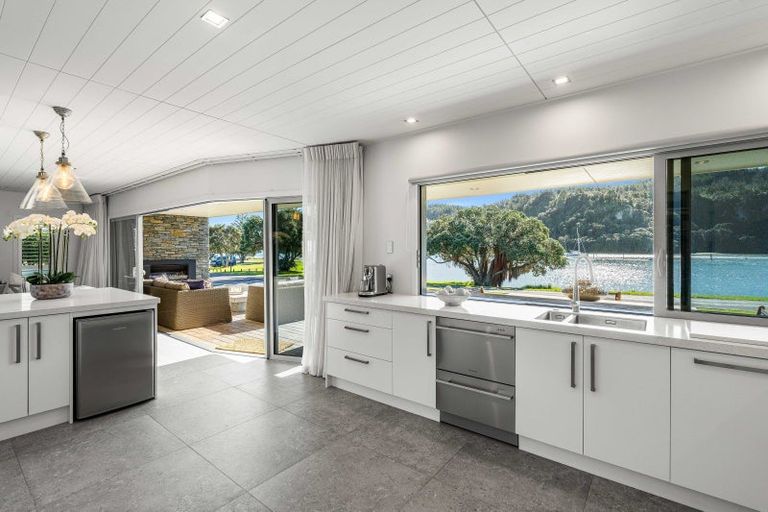 Photo of property in 209 Beach Road, Whangamata, 3620