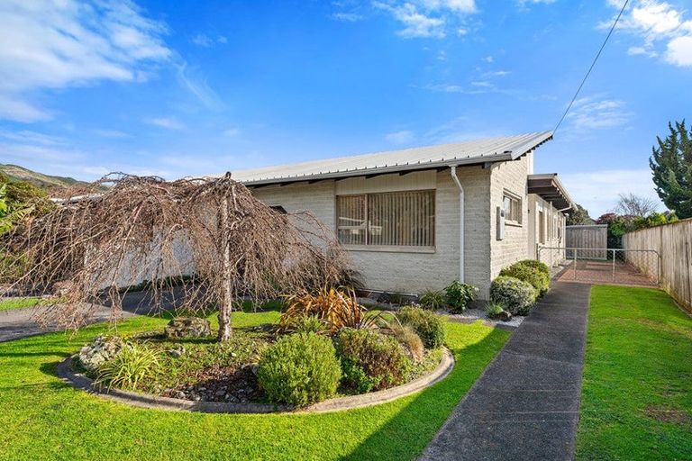 Photo of property in 4 Sunny Glen, Waikanae, 5036