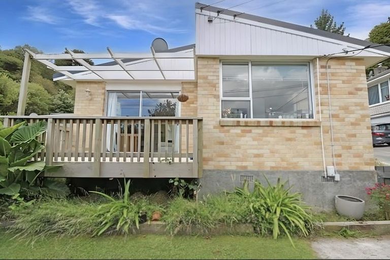Photo of property in 1/11 Lowry Crescent, Stokes Valley, Lower Hutt, 5019