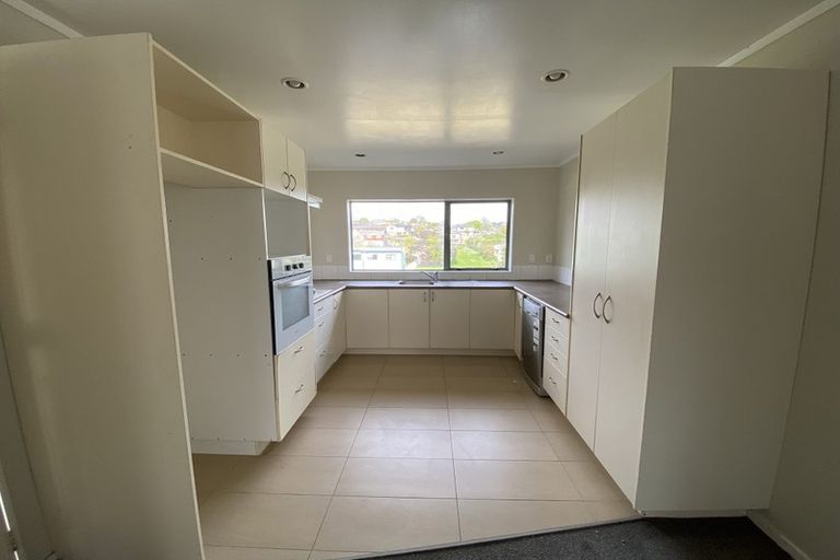 Photo of property in 25 Ginders Drive, Massey, Auckland, 0614