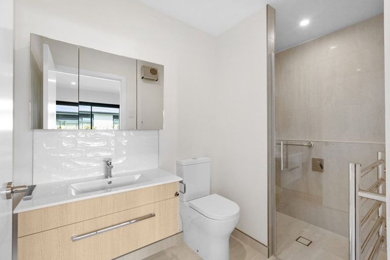 Photo of property in 6 Camellia Court, Palmerston North, 4414