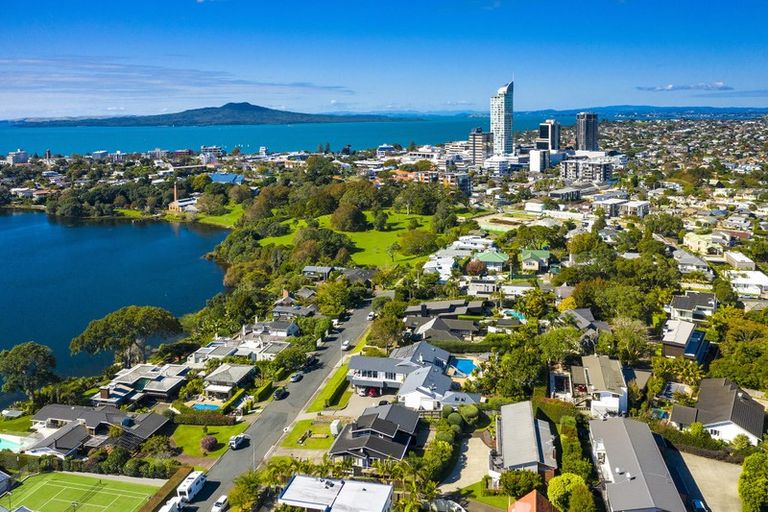 Photo of property in 2/14 Lake View Road, Takapuna, Auckland, 0622