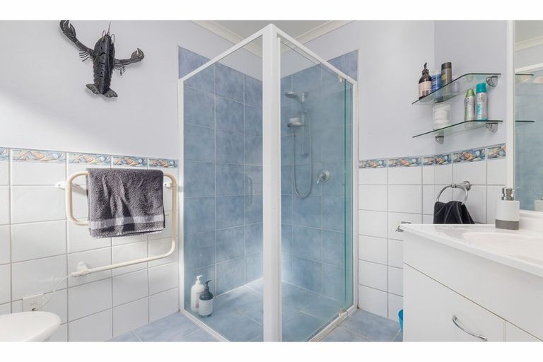 Photo of property in 6 Raukawa Grove, Waiuku, 2123