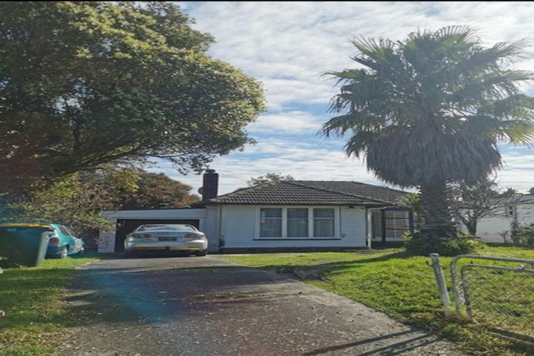 Photo of property in 17 Amberley Avenue, Te Atatu South, Auckland, 0610