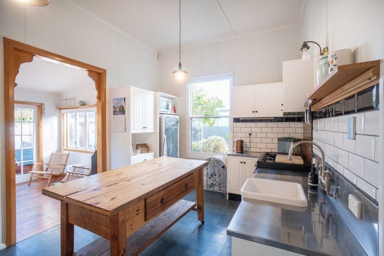 Photo of property in 16 Worcester Street, West End, Palmerston North, 4410