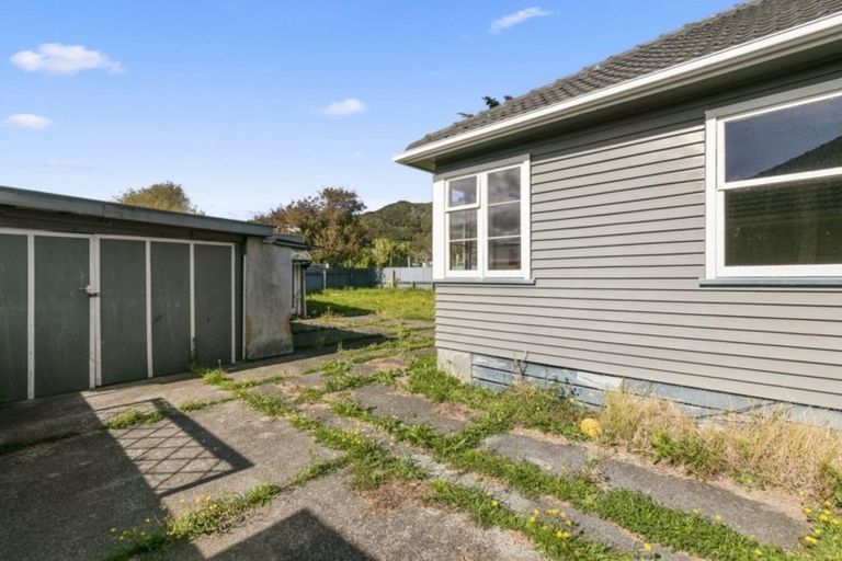 Photo of property in 5 Ngaio Street, Wainuiomata, Lower Hutt, 5014