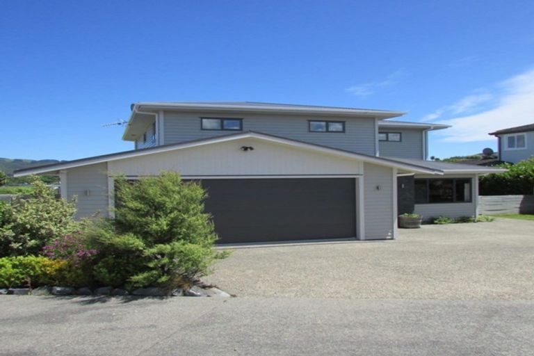 Photo of property in 20 Tasman Close, Aotea, Porirua, 5024