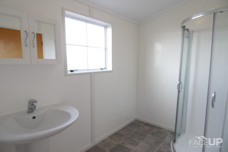 Photo of property in 1/150 Luckens Road, West Harbour, Auckland, 0618