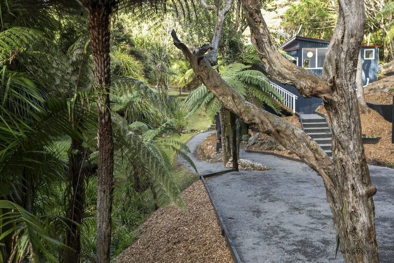 Photo of property in 110 Piha Road, Piha, New Lynn, 0772