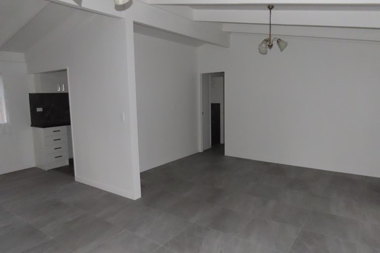 Photo of property in 77 Chichester Drive, Rosehill, Papakura, 2113