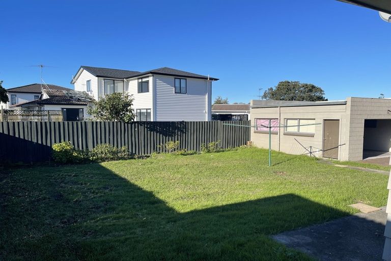 Photo of property in 13 Lisa Rise, Half Moon Bay, Auckland, 2012