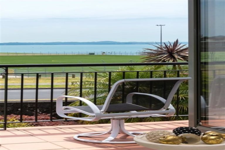 Photo of property in 1a Macleans Road, Bucklands Beach, Auckland, 2014