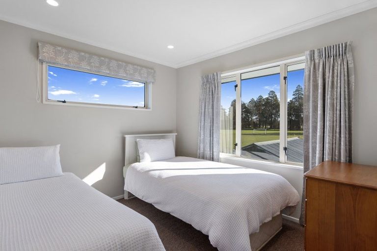 Photo of property in 2/281 Memorial Avenue, Burnside, Christchurch, 8053