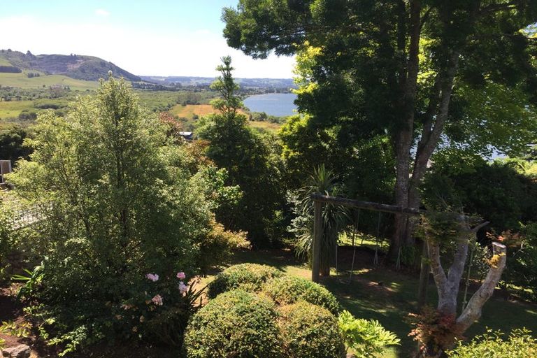 Photo of property in 5 Naera Place, Kawaha Point, Rotorua, 3010