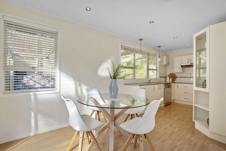 Photo of property in 18 Vonnell Place, Birkdale, Auckland, 0626