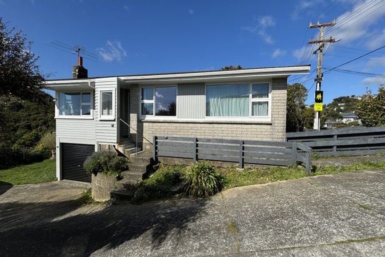 Photo of property in 32 Mark Avenue, Paparangi, Wellington, 6037