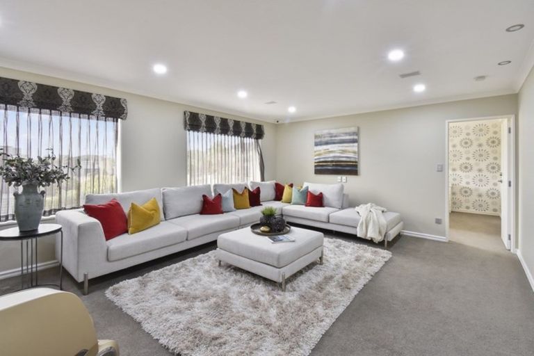 Photo of property in 15 Bejoy Rise, East Tamaki Heights, Auckland, 2016