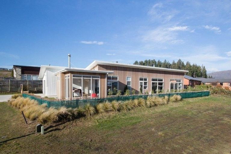 Photo of property in 10 Mcleod Avenue, Wanaka, 9305