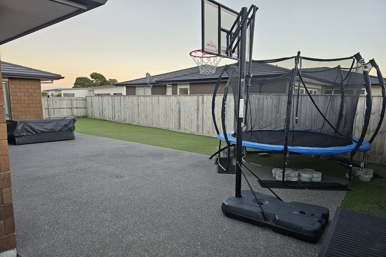 Photo of property in 10 Bridford Way, Paraparaumu, 5032