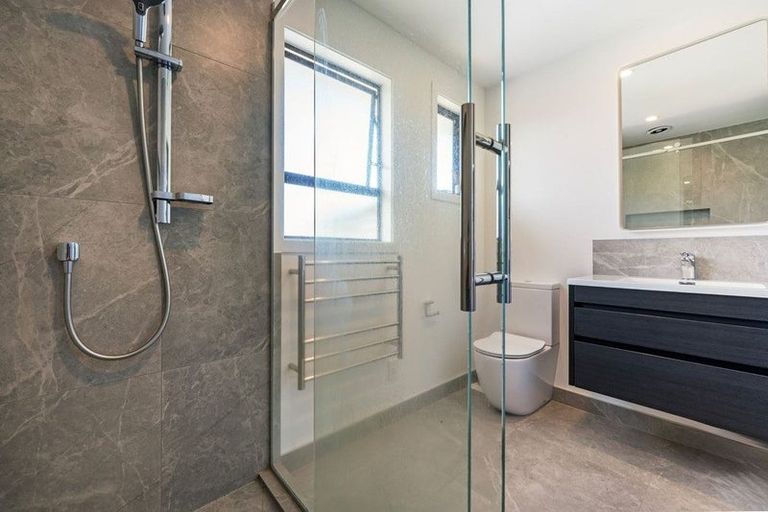 Photo of property in 92 Harrington Road, Henderson, Auckland, 0610