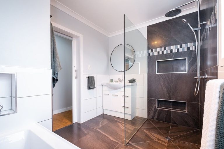 Photo of property in 3 Memorial Park Avenue, Haumoana, 4102