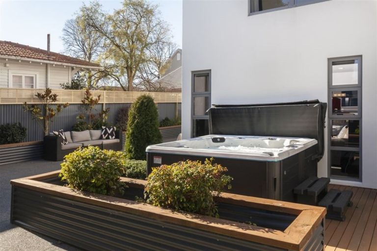 Photo of property in 15a Tomes Road, St Albans, Christchurch, 8052