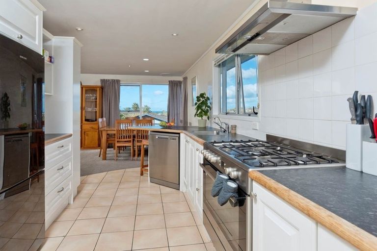 Photo of property in 95 Weatherly Road, Torbay, Auckland, 0630