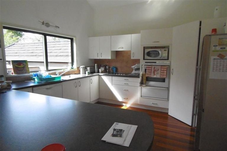 Photo of property in 31 Almond Grove, Greenhithe, Auckland, 0632