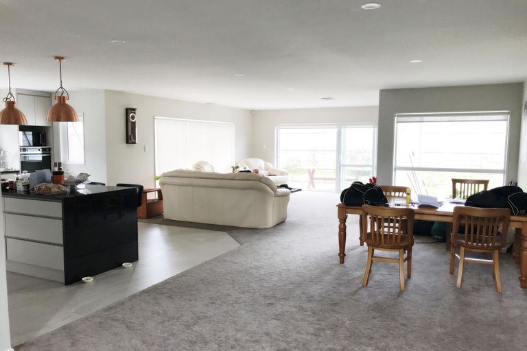 Photo of property in 28 Bayvista Drive, Karaka, Papakura, 2113