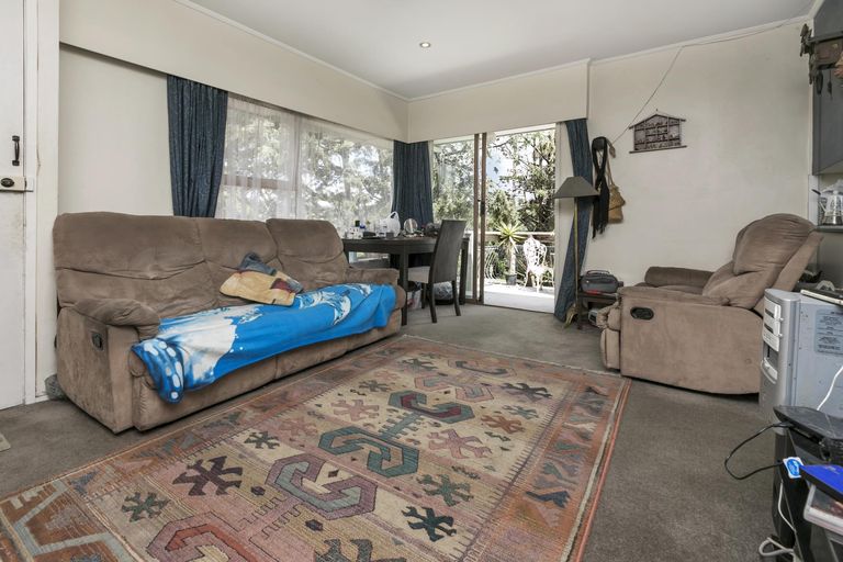 Photo of property in 1/75 Sabulite Road, Kelston, Auckland, 0602