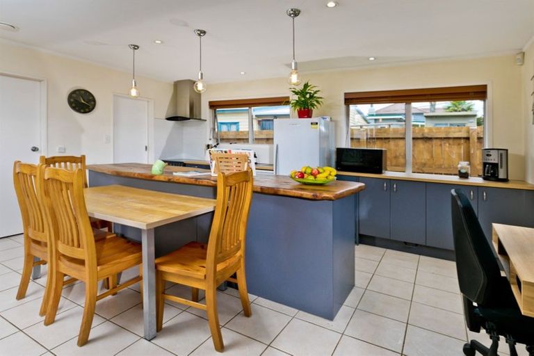 Photo of property in 1/24 Woodglen Road, Glen Eden, Auckland, 0602