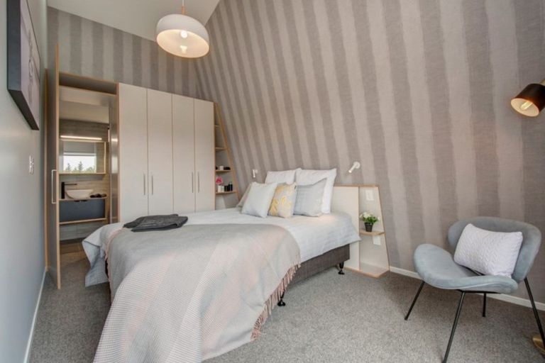 Photo of property in 61 Mcdonnell Road, Arrowtown, 9302