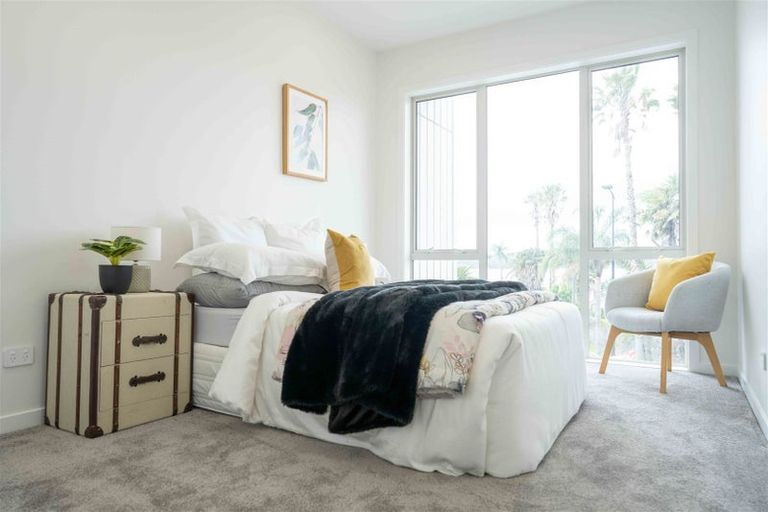 Photo of property in 2 Craigs Way, Hobsonville, Auckland, 0616