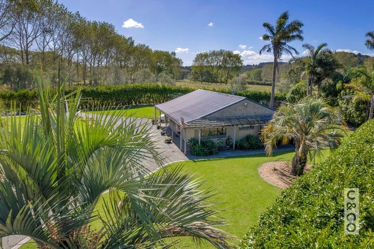 Photo of property in 832 Old North Road, Waimauku, 0882