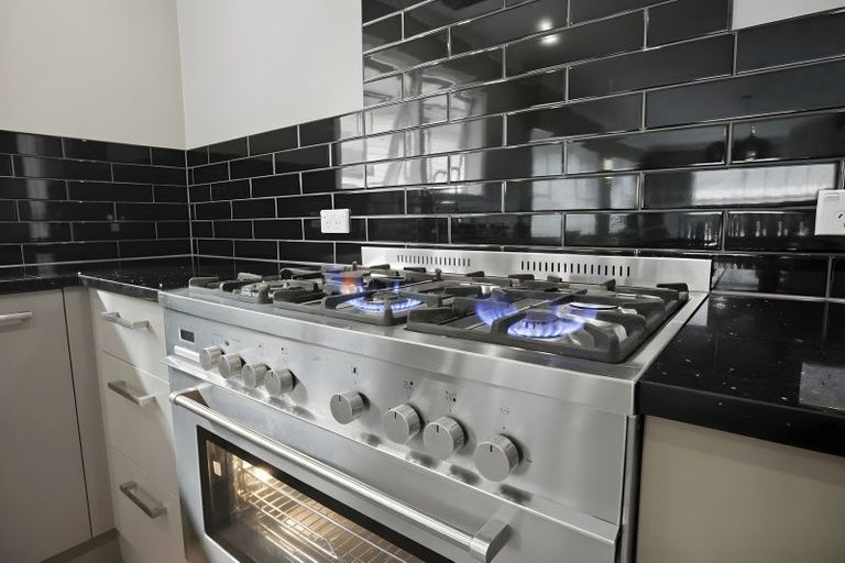 Photo of property in 18a Tiroroa Avenue, Te Atatu South, Auckland, 0610