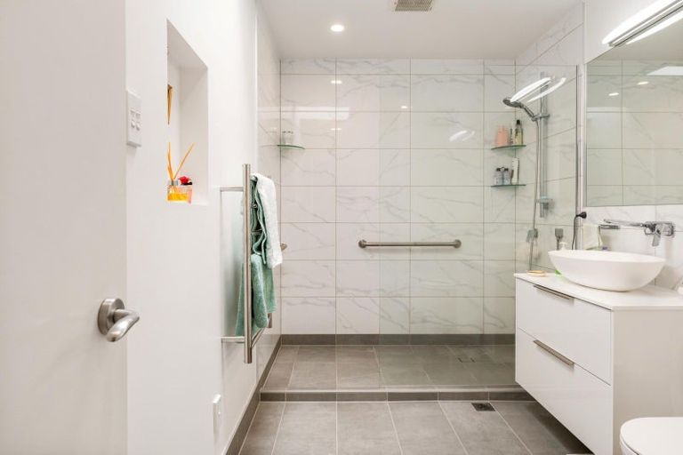 Photo of property in Anchorage Apartments, 408/36 Victoria Road, Mount Maunganui, 3116