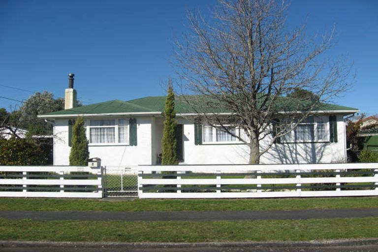 Photo of property in 8 Barrett Place, Carterton, 5713