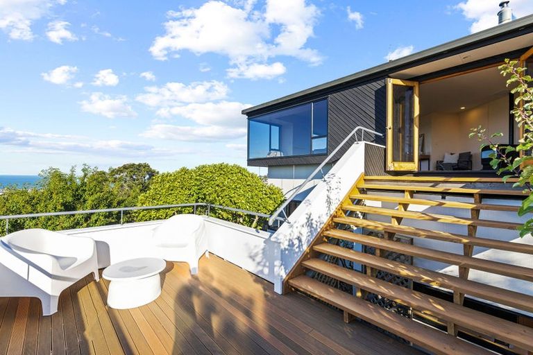 Photo of property in 10 Luxton Place, Mount Pleasant, Christchurch, 8081