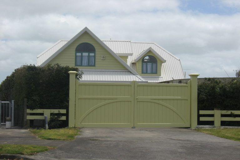 Photo of property in 21 Bill Phillip Place, Clendon Park, Auckland, 2103