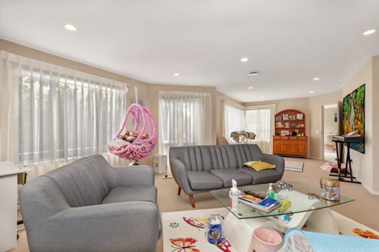 Photo of property in 25a Bluefin Way, West Harbour, Auckland, 0618